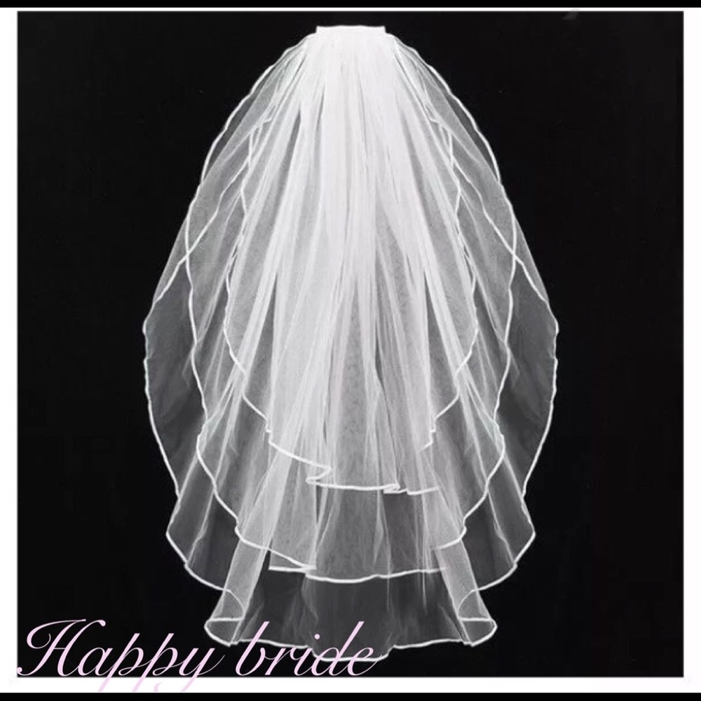 Beautiful 3Tiers Sating Edge Veil